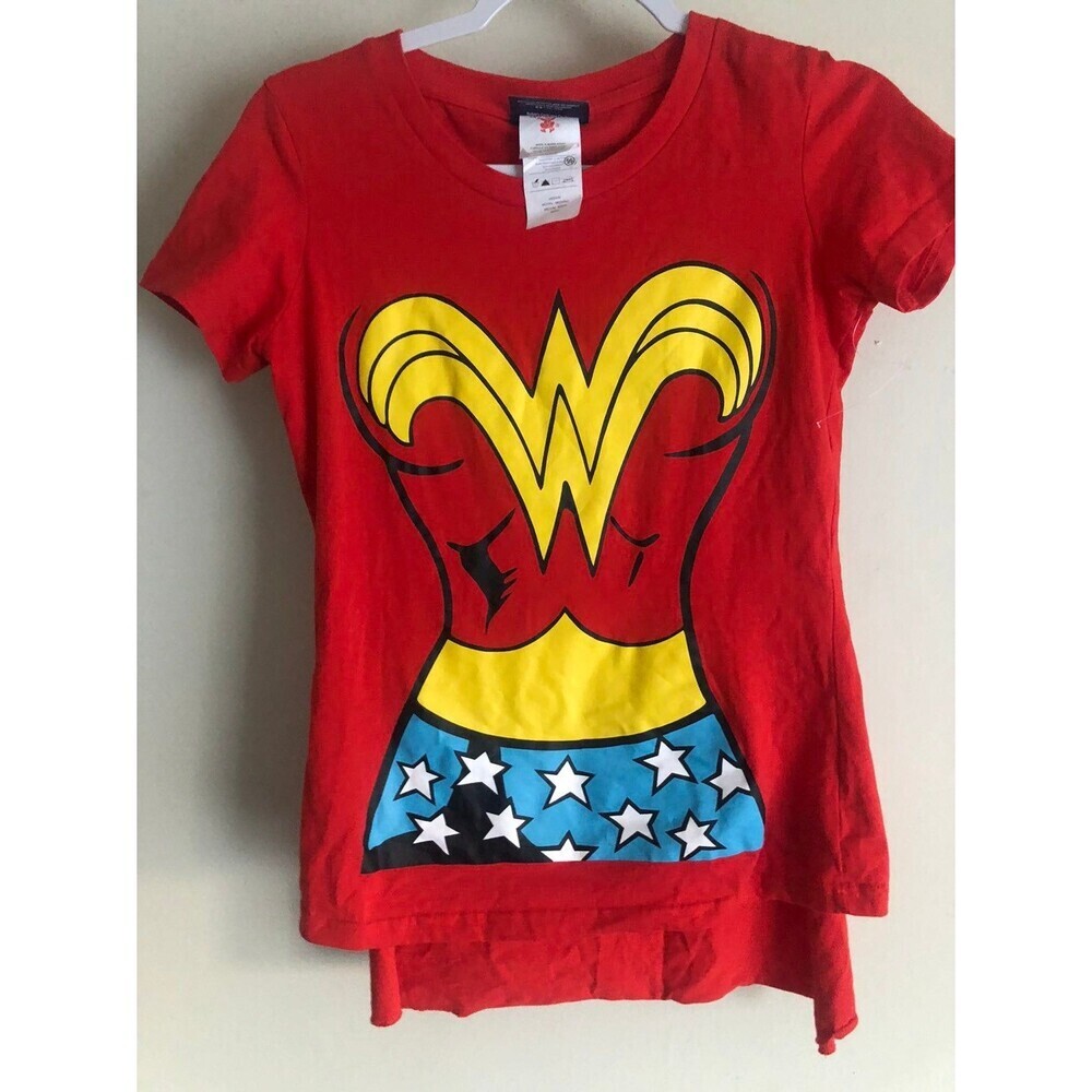 Rubies Women's DC Comics Wonder Woman T-Shirt with Cape